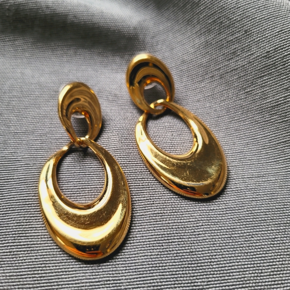 VTG | Monet Minimal 90s Goldtone Dangle Earrings